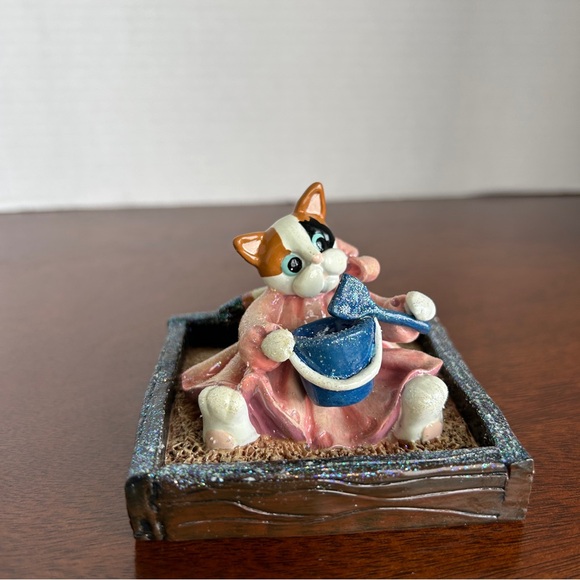 Calico Kitten In Sandbox Donna Little Kitt'in Littles by Enesco Figurine 1998 - Picture 1 of 8